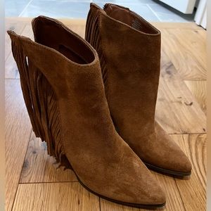 Steve Madden size 6.5 brown suede fringe booties. Like new, worn only one time.